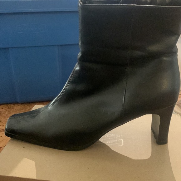 Black ankle boots (new) - Picture 6 of 7
